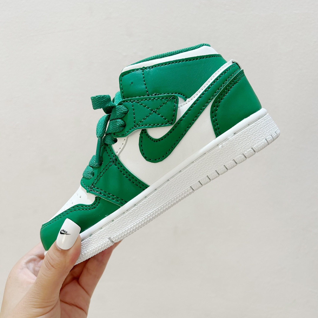 图片[3]-📍库巴 👟 AJ1乔一超级玛丽联名中帮魔术贴童鞋，给孩子们的梦想平添一丝魔法✨ 这款鞋子融合了经典的AJ1乔一设计元素和超级玛丽爱好者的心愿，时尚与童真完美结合。魔术贴设计，能让孩子们更自如地穿脱鞋子，让他们在活跃的运动中更加自信和舒适。 无论是玩耍还是上学，这款 AJ1乔一超级玛丽联名中帮魔术贴童鞋都能成为孩子们的最佳伙伴。它不仅仅是一双鞋子，更是一种对梦想的陪伴，让孩子们在成长的道路上勇敢地踏出每一步。 #AJ1乔一超级玛丽联名中帮魔术贴童鞋 #童年的最佳伙伴 #潮流与童真的完美合作-选品中心