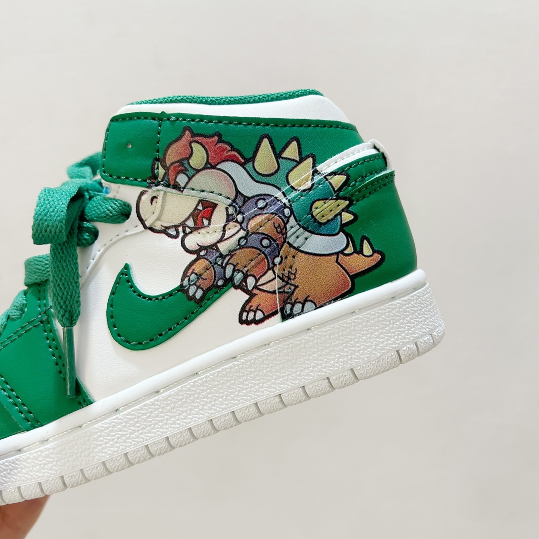 图片[7]-📍库巴 👟 AJ1乔一超级玛丽联名中帮魔术贴童鞋，给孩子们的梦想平添一丝魔法✨ 这款鞋子融合了经典的AJ1乔一设计元素和超级玛丽爱好者的心愿，时尚与童真完美结合。魔术贴设计，能让孩子们更自如地穿脱鞋子，让他们在活跃的运动中更加自信和舒适。 无论是玩耍还是上学，这款 AJ1乔一超级玛丽联名中帮魔术贴童鞋都能成为孩子们的最佳伙伴。它不仅仅是一双鞋子，更是一种对梦想的陪伴，让孩子们在成长的道路上勇敢地踏出每一步。 #AJ1乔一超级玛丽联名中帮魔术贴童鞋 #童年的最佳伙伴 #潮流与童真的完美合作-选品中心