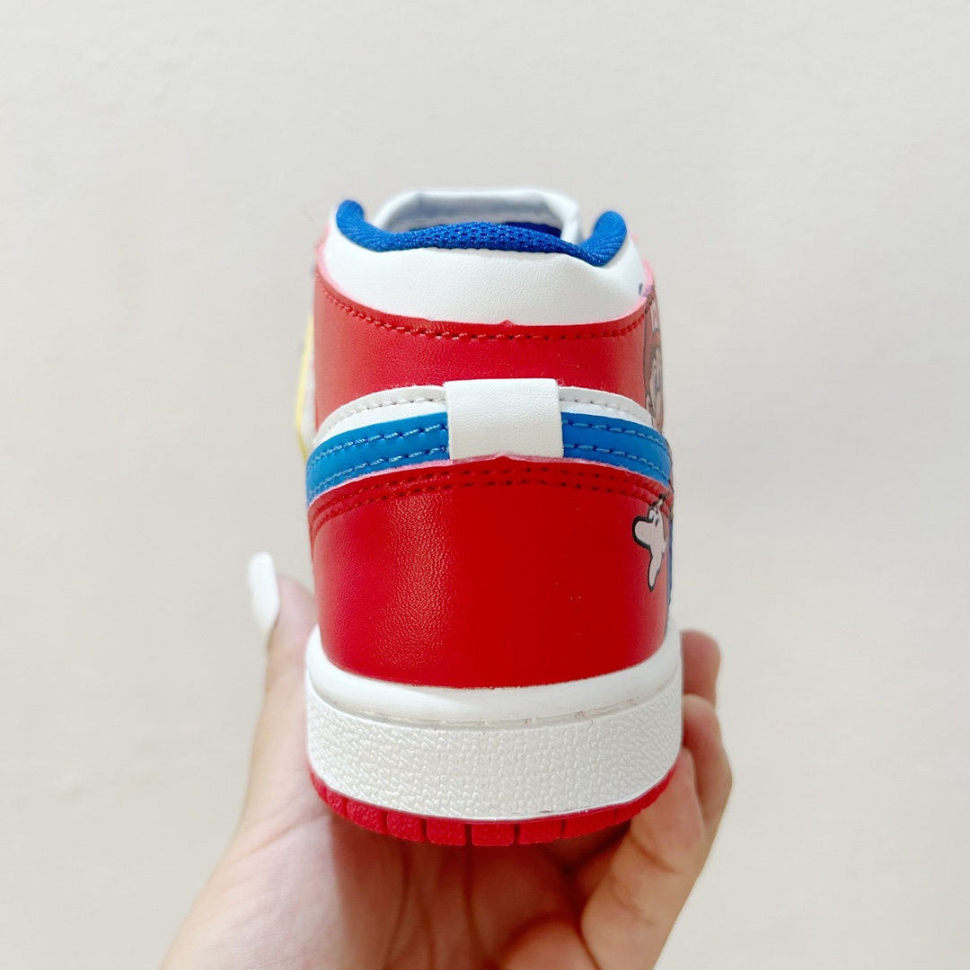 图片[5]-📍马里奥 👟 AJ1乔一超级玛丽联名中帮魔术贴童鞋，给孩子们的梦想平添一丝魔法✨ 这款鞋子融合了经典的AJ1乔一设计元素和超级玛丽爱好者的心愿，时尚与童真完美结合。魔术贴设计，能让孩子们更自如地穿脱鞋子，让他们在活跃的运动中更加自信和舒适。 无论是玩耍还是上学，这款 AJ1乔一超级玛丽联名中帮魔术贴童鞋都能成为孩子们的最佳伙伴。它不仅仅是一双鞋子，更是一种对梦想的陪伴，让孩子们在成长的道路上勇敢地踏出每一步。 #AJ1乔一超级玛丽联名中帮魔术贴童鞋 #童年的最佳伙伴 #潮流与童真的完美合作-选品中心