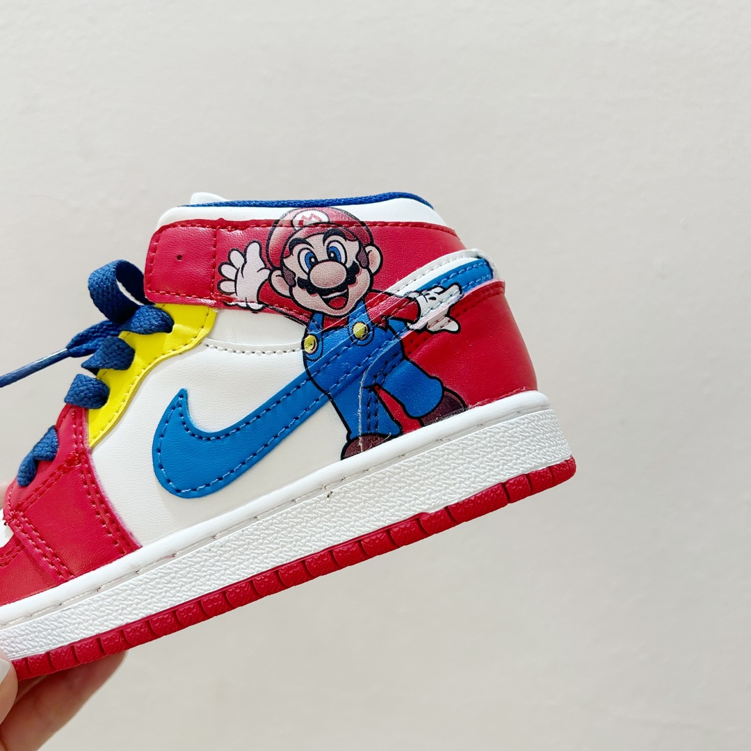 图片[7]-📍马里奥 👟 AJ1乔一超级玛丽联名中帮魔术贴童鞋，给孩子们的梦想平添一丝魔法✨ 这款鞋子融合了经典的AJ1乔一设计元素和超级玛丽爱好者的心愿，时尚与童真完美结合。魔术贴设计，能让孩子们更自如地穿脱鞋子，让他们在活跃的运动中更加自信和舒适。 无论是玩耍还是上学，这款 AJ1乔一超级玛丽联名中帮魔术贴童鞋都能成为孩子们的最佳伙伴。它不仅仅是一双鞋子，更是一种对梦想的陪伴，让孩子们在成长的道路上勇敢地踏出每一步。 #AJ1乔一超级玛丽联名中帮魔术贴童鞋 #童年的最佳伙伴 #潮流与童真的完美合作-选品中心