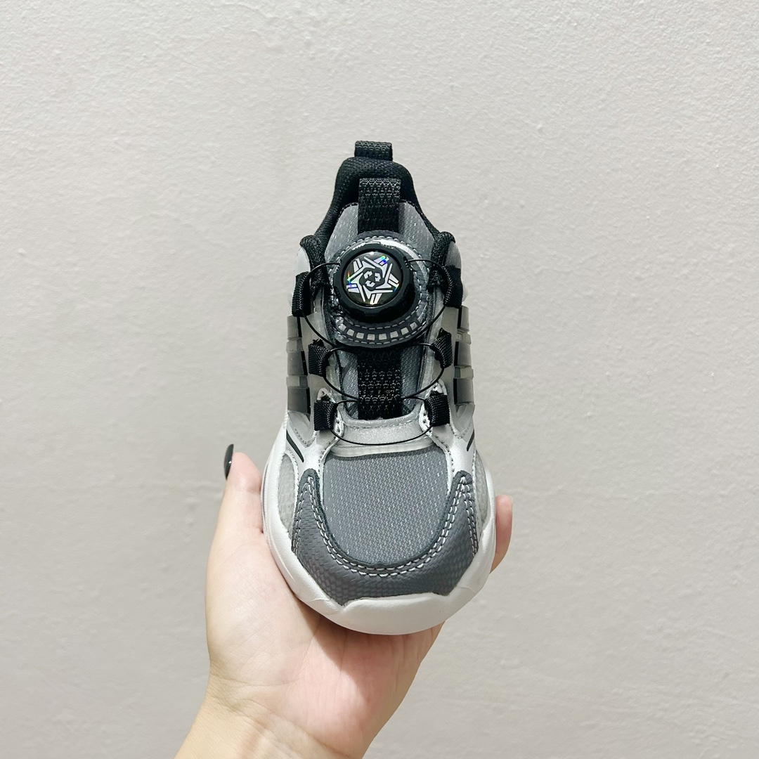 图片[2]-📍银灰色 AD旋转纽扣儿童老爹鞋 尺码：28-37码 旋转扣设计，方便小朋友穿脱，鞋身超多透气孔包裹性舒适度拉满！中底设计不光提高整体颜值，还让脚感更软弹！运动一定要穿它！脚感绝了！-选品中心