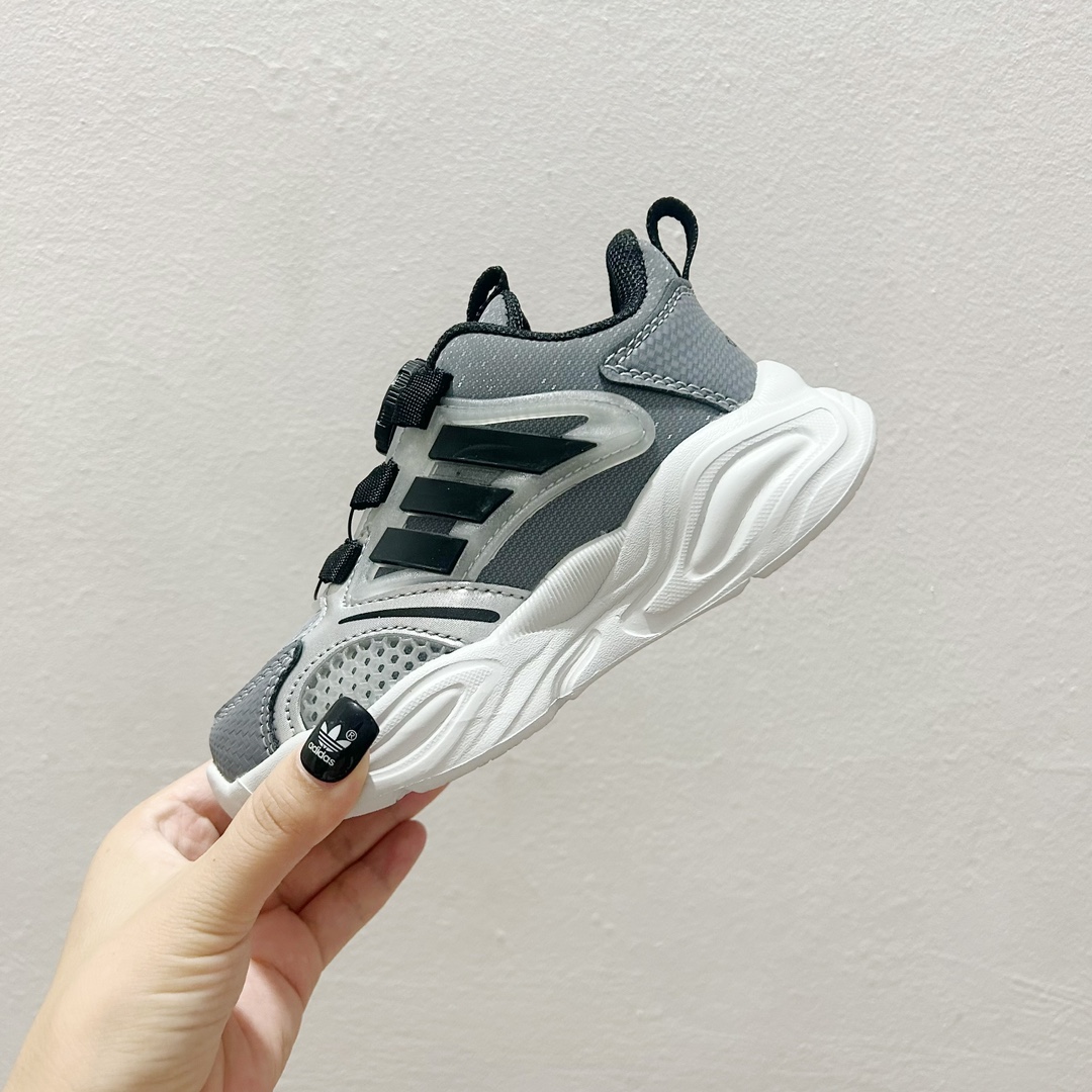 图片[3]-📍银灰色 AD旋转纽扣儿童老爹鞋 尺码：28-37码 旋转扣设计，方便小朋友穿脱，鞋身超多透气孔包裹性舒适度拉满！中底设计不光提高整体颜值，还让脚感更软弹！运动一定要穿它！脚感绝了！-选品中心