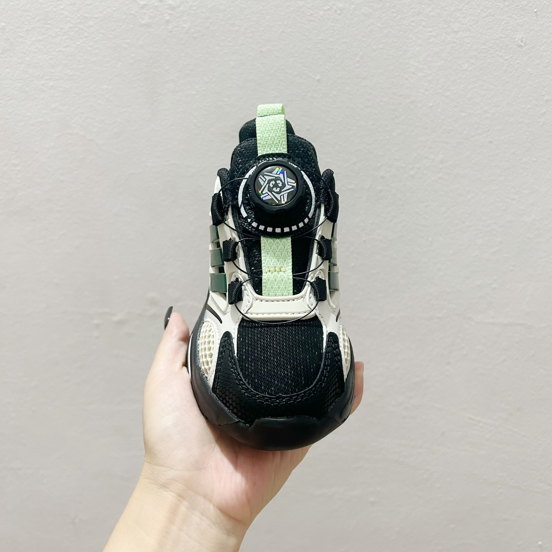 图片[2]-📍白黑绿 AD旋转纽扣儿童老爹鞋 尺码：28-37码 旋转扣设计，方便小朋友穿脱，鞋身超多透气孔包裹性舒适度拉满！中底设计不光提高整体颜值，还让脚感更软弹！运动一定要穿它！脚感绝了！-选品中心