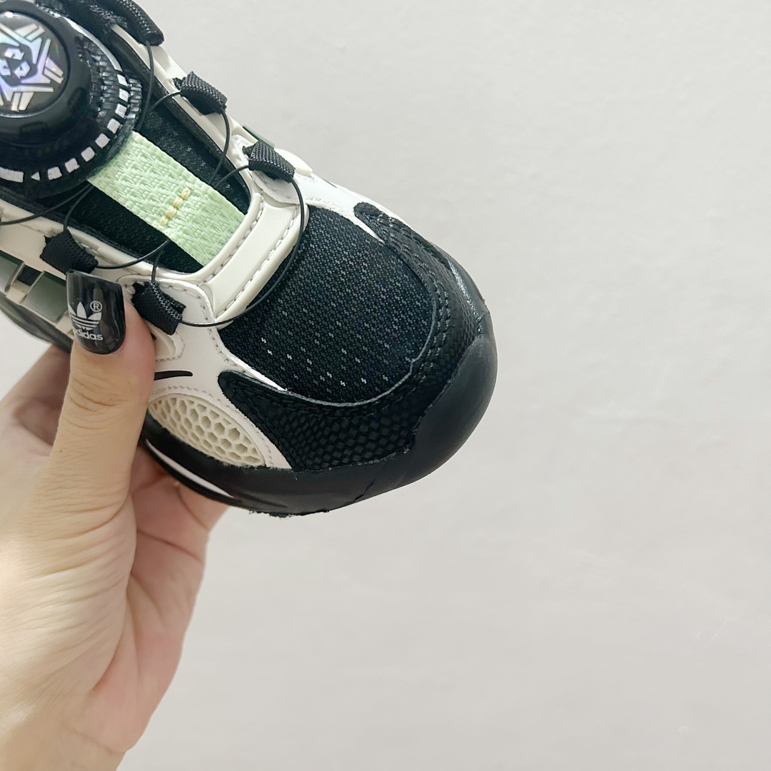 图片[4]-📍白黑绿 AD旋转纽扣儿童老爹鞋 尺码：28-37码 旋转扣设计，方便小朋友穿脱，鞋身超多透气孔包裹性舒适度拉满！中底设计不光提高整体颜值，还让脚感更软弹！运动一定要穿它！脚感绝了！-选品中心