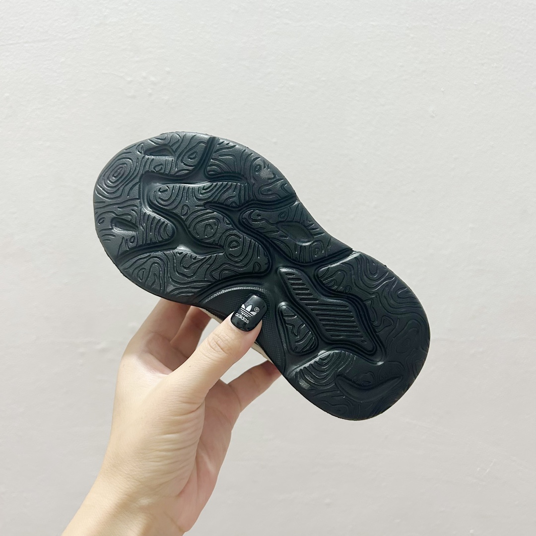 图片[8]-📍白黑绿 AD旋转纽扣儿童老爹鞋 尺码：28-37码 旋转扣设计，方便小朋友穿脱，鞋身超多透气孔包裹性舒适度拉满！中底设计不光提高整体颜值，还让脚感更软弹！运动一定要穿它！脚感绝了！-选品中心