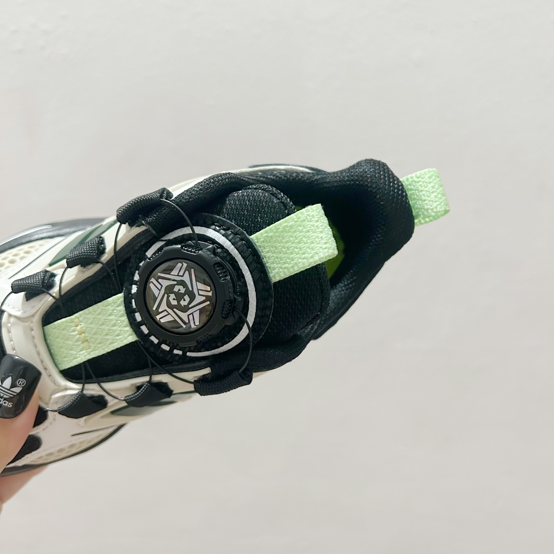 图片[6]-📍白黑绿 AD旋转纽扣儿童老爹鞋 尺码：28-37码 旋转扣设计，方便小朋友穿脱，鞋身超多透气孔包裹性舒适度拉满！中底设计不光提高整体颜值，还让脚感更软弹！运动一定要穿它！脚感绝了！-选品中心