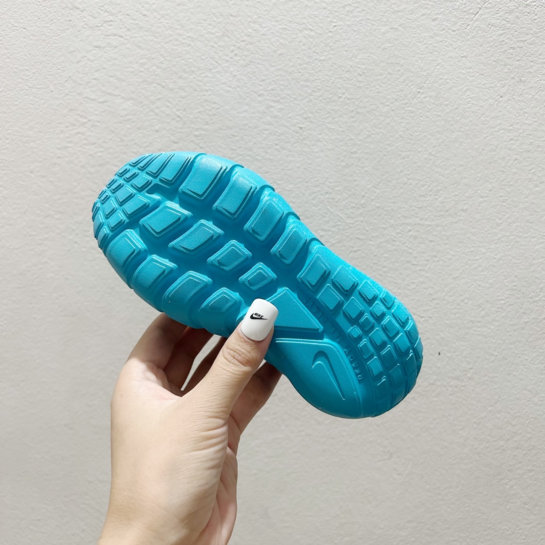 图片[8]-📍300外星人 NK赤足一脚蹬儿童跑步鞋🦶 尺码：23.5-37码 充满活力与朝气的配色😍 一脚蹬款式超级好穿[得意] 耐磨防滑大底，脚感超赞👍🏻 脚面和后跟处都增加了弹力松紧带，防止掉鞋，同时脚背高的宝宝不用担心压脚面~👏给予宝宝在成长中的双脚保护性和灵动感受！💗-选品中心