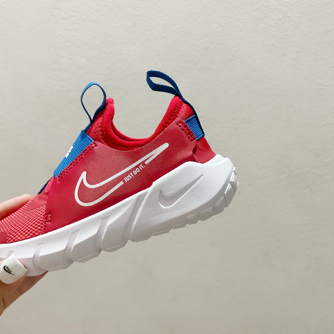 图片[7]-📍601红白蓝 NK赤足一脚蹬儿童跑步鞋🦶 尺码：23.5-37码 充满活力与朝气的配色😍 一脚蹬款式超级好穿[得意] 耐磨防滑大底，脚感超赞👍🏻 脚面和后跟处都增加了弹力松紧带，防止掉鞋，同时脚背高的宝宝不用担心压脚面~👏给予宝宝在成长中的双脚保护性和灵动感受！💗-选品中心