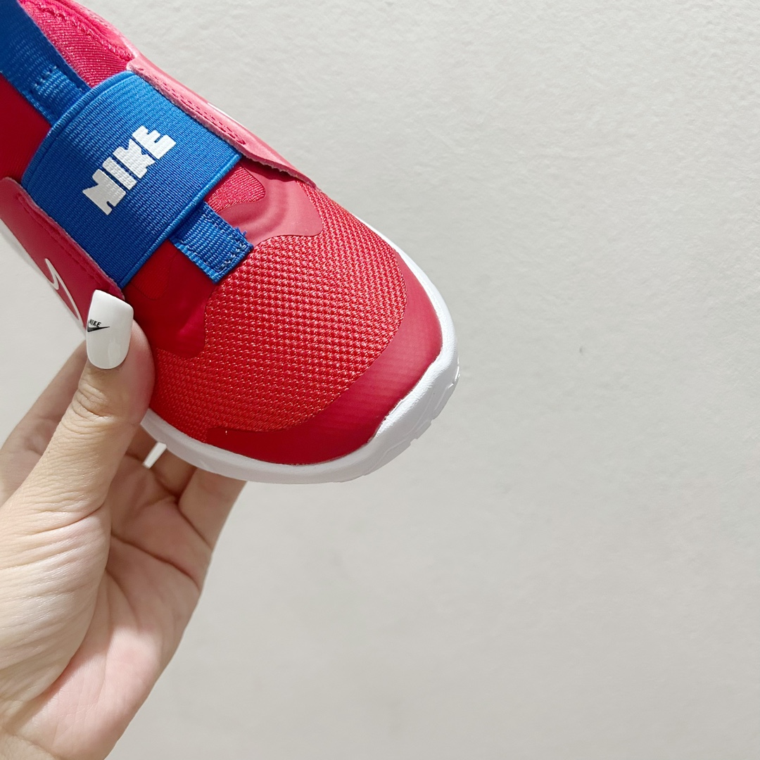 图片[4]-📍601红白蓝 NK赤足一脚蹬儿童跑步鞋🦶 尺码：23.5-37码 充满活力与朝气的配色😍 一脚蹬款式超级好穿[得意] 耐磨防滑大底，脚感超赞👍🏻 脚面和后跟处都增加了弹力松紧带，防止掉鞋，同时脚背高的宝宝不用担心压脚面~👏给予宝宝在成长中的双脚保护性和灵动感受！💗-选品中心