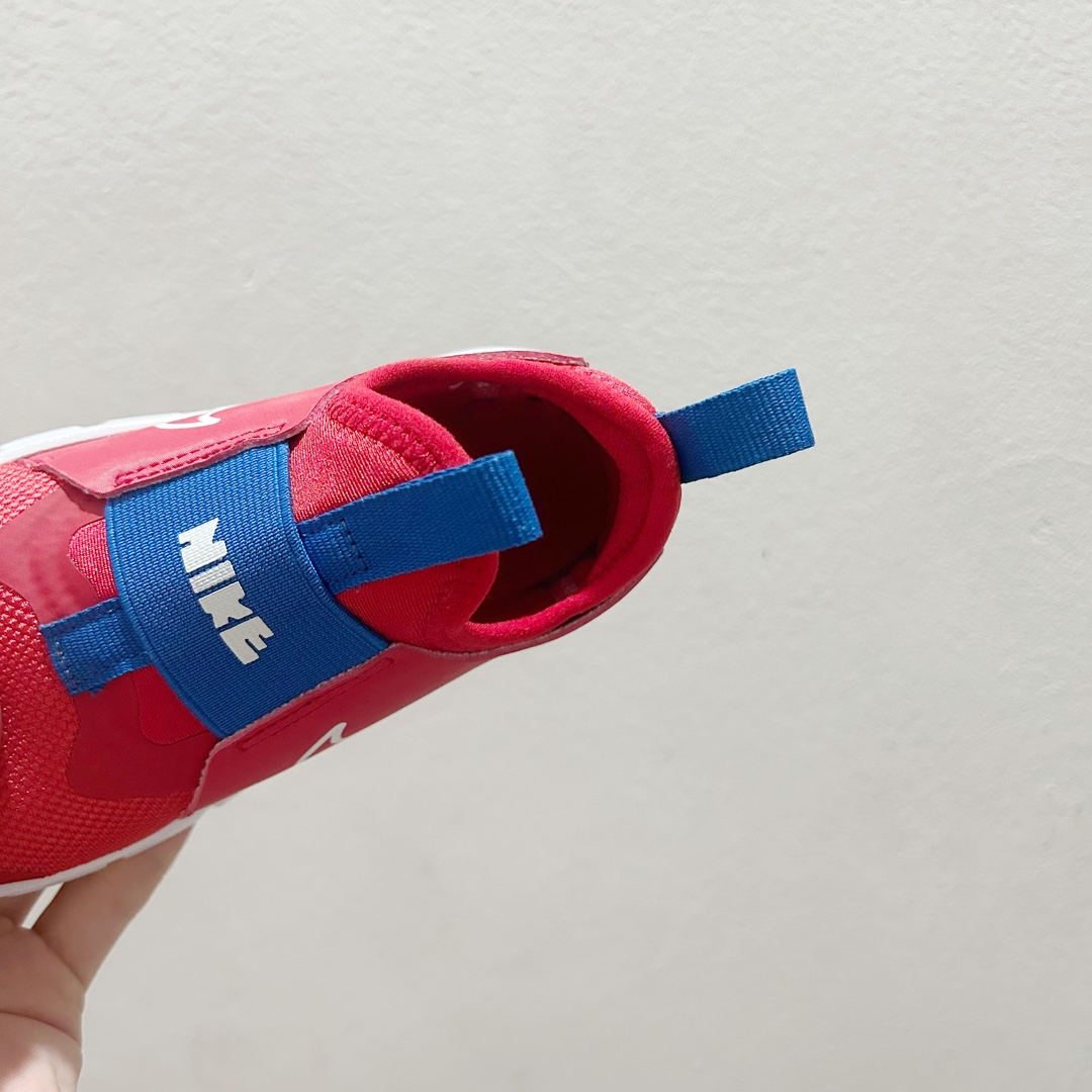 图片[6]-📍601红白蓝 NK赤足一脚蹬儿童跑步鞋🦶 尺码：23.5-37码 充满活力与朝气的配色😍 一脚蹬款式超级好穿[得意] 耐磨防滑大底，脚感超赞👍🏻 脚面和后跟处都增加了弹力松紧带，防止掉鞋，同时脚背高的宝宝不用担心压脚面~👏给予宝宝在成长中的双脚保护性和灵动感受！💗-选品中心