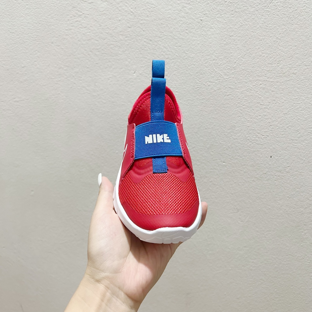 图片[2]-📍601红白蓝 NK赤足一脚蹬儿童跑步鞋🦶 尺码：23.5-37码 充满活力与朝气的配色😍 一脚蹬款式超级好穿[得意] 耐磨防滑大底，脚感超赞👍🏻 脚面和后跟处都增加了弹力松紧带，防止掉鞋，同时脚背高的宝宝不用担心压脚面~👏给予宝宝在成长中的双脚保护性和灵动感受！💗-选品中心