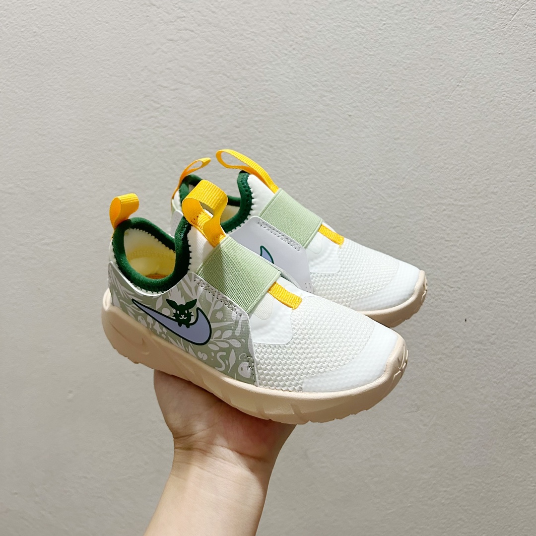 图片[9]-📍100白绿黄 NK赤足一脚蹬儿童跑步鞋🦶 尺码：23.5-37码 充满活力与朝气的配色😍 一脚蹬款式超级好穿[得意] 耐磨防滑大底，脚感超赞👍🏻 脚面和后跟处都增加了弹力松紧带，防止掉鞋，同时脚背高的宝宝不用担心压脚面~👏给予宝宝在成长中的双脚保护性和灵动感受！💗-选品中心