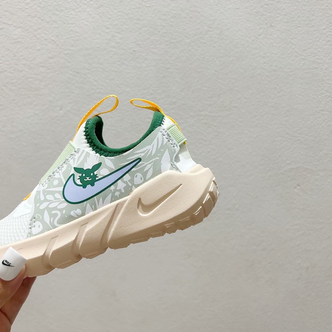 图片[7]-📍100白绿黄 NK赤足一脚蹬儿童跑步鞋🦶 尺码：23.5-37码 充满活力与朝气的配色😍 一脚蹬款式超级好穿[得意] 耐磨防滑大底，脚感超赞👍🏻 脚面和后跟处都增加了弹力松紧带，防止掉鞋，同时脚背高的宝宝不用担心压脚面~👏给予宝宝在成长中的双脚保护性和灵动感受！💗-选品中心