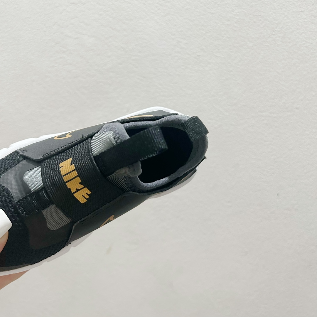 图片[6]-📍007黑金勾 NK赤足一脚蹬儿童跑步鞋🦶 尺码：23.5-37码 充满活力与朝气的配色😍 一脚蹬款式超级好穿[得意] 耐磨防滑大底，脚感超赞👍🏻 脚面和后跟处都增加了弹力松紧带，防止掉鞋，同时脚背高的宝宝不用担心压脚面~👏给予宝宝在成长中的双脚保护性和灵动感受！💗-选品中心