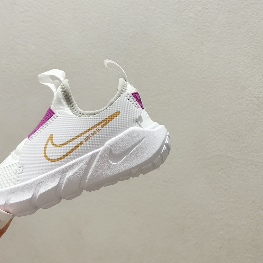 图片[7]-📍101白紫金 NK赤足一脚蹬儿童跑步鞋🦶 尺码：23.5-37码 充满活力与朝气的配色😍 一脚蹬款式超级好穿[得意] 耐磨防滑大底，脚感超赞👍🏻 脚面和后跟处都增加了弹力松紧带，防止掉鞋，同时脚背高的宝宝不用担心压脚面~👏给予宝宝在成长中的双脚保护性和灵动感受！💗-选品中心