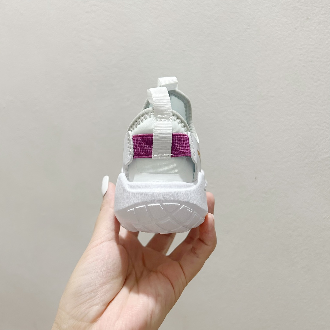 图片[5]-📍101白紫金 NK赤足一脚蹬儿童跑步鞋🦶 尺码：23.5-37码 充满活力与朝气的配色😍 一脚蹬款式超级好穿[得意] 耐磨防滑大底，脚感超赞👍🏻 脚面和后跟处都增加了弹力松紧带，防止掉鞋，同时脚背高的宝宝不用担心压脚面~👏给予宝宝在成长中的双脚保护性和灵动感受！💗-选品中心