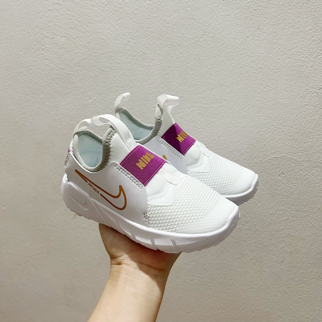 图片[9]-📍101白紫金 NK赤足一脚蹬儿童跑步鞋🦶 尺码：23.5-37码 充满活力与朝气的配色😍 一脚蹬款式超级好穿[得意] 耐磨防滑大底，脚感超赞👍🏻 脚面和后跟处都增加了弹力松紧带，防止掉鞋，同时脚背高的宝宝不用担心压脚面~👏给予宝宝在成长中的双脚保护性和灵动感受！💗-选品中心