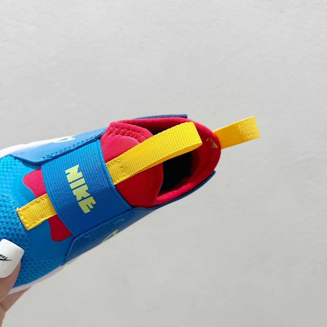 图片[6]-📍402蓝红 NK赤足一脚蹬儿童跑步鞋🦶 尺码：23.5-37码 充满活力与朝气的配色😍 一脚蹬款式超级好穿[得意] 耐磨防滑大底，脚感超赞👍🏻 脚面和后跟处都增加了弹力松紧带，防止掉鞋，同时脚背高的宝宝不用担心压脚面~👏给予宝宝在成长中的双脚保护性和灵动感受！💗-选品中心