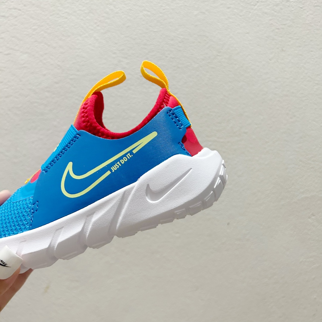 图片[7]-📍402蓝红 NK赤足一脚蹬儿童跑步鞋🦶 尺码：23.5-37码 充满活力与朝气的配色😍 一脚蹬款式超级好穿[得意] 耐磨防滑大底，脚感超赞👍🏻 脚面和后跟处都增加了弹力松紧带，防止掉鞋，同时脚背高的宝宝不用担心压脚面~👏给予宝宝在成长中的双脚保护性和灵动感受！💗-选品中心