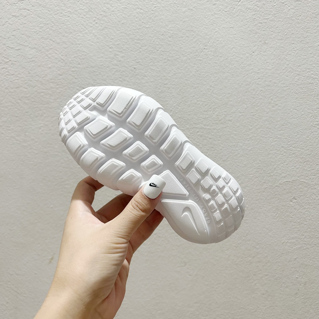 图片[8]-📍301浅绿 NK赤足一脚蹬儿童跑步鞋🦶 尺码：23.5-37码 充满活力与朝气的配色😍 一脚蹬款式超级好穿[得意] 耐磨防滑大底，脚感超赞👍🏻 脚面和后跟处都增加了弹力松紧带，防止掉鞋，同时脚背高的宝宝不用担心压脚面~👏给予宝宝在成长中的双脚保护性和灵动感受！💗-选品中心