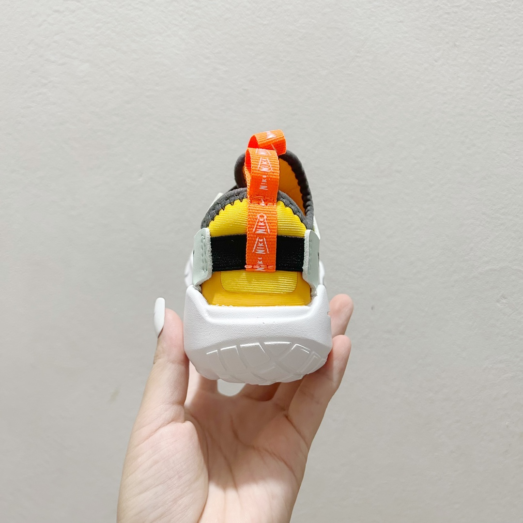 图片[5]-📍301浅绿 NK赤足一脚蹬儿童跑步鞋🦶 尺码：23.5-37码 充满活力与朝气的配色😍 一脚蹬款式超级好穿[得意] 耐磨防滑大底，脚感超赞👍🏻 脚面和后跟处都增加了弹力松紧带，防止掉鞋，同时脚背高的宝宝不用担心压脚面~👏给予宝宝在成长中的双脚保护性和灵动感受！💗-选品中心