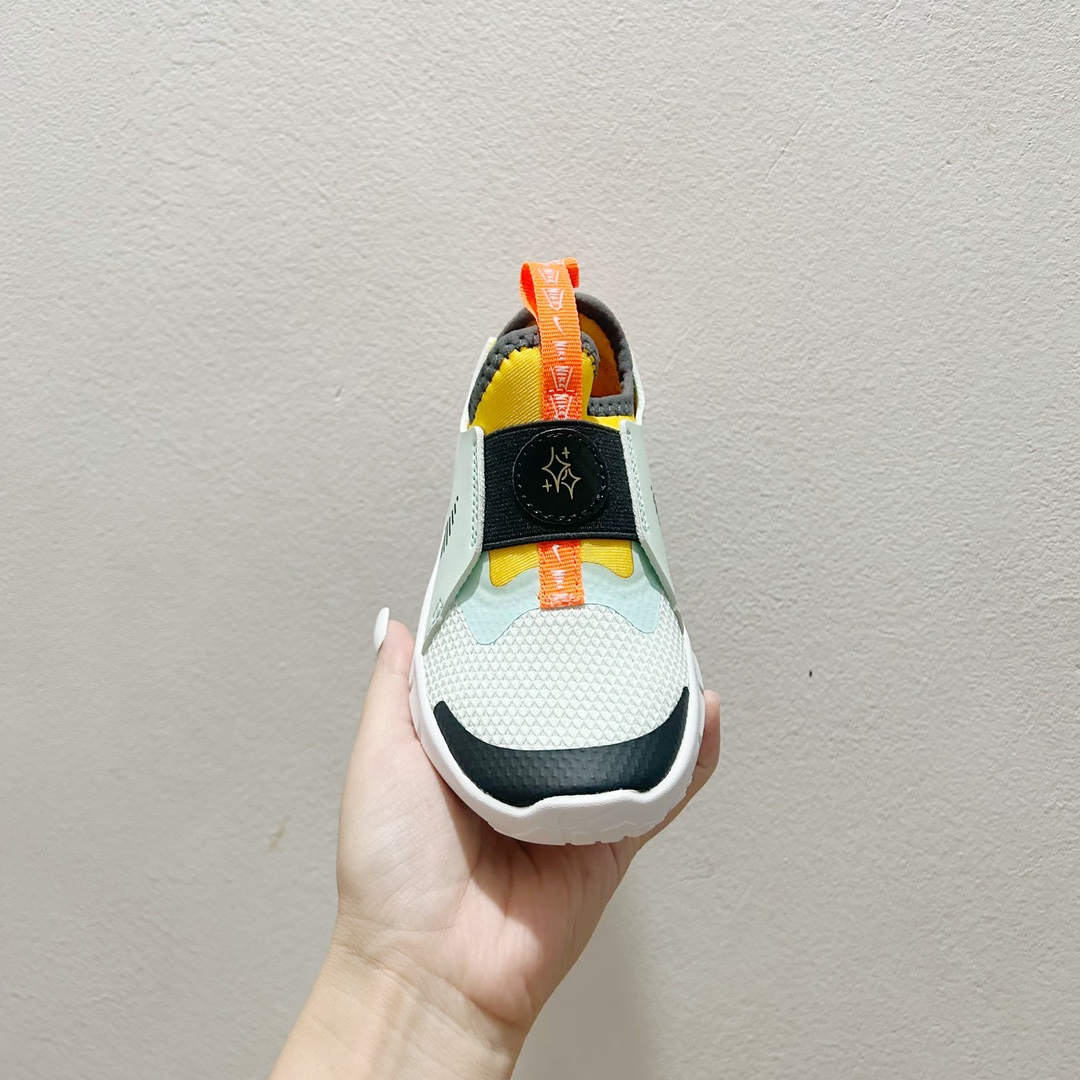 图片[2]-📍301浅绿 NK赤足一脚蹬儿童跑步鞋🦶 尺码：23.5-37码 充满活力与朝气的配色😍 一脚蹬款式超级好穿[得意] 耐磨防滑大底，脚感超赞👍🏻 脚面和后跟处都增加了弹力松紧带，防止掉鞋，同时脚背高的宝宝不用担心压脚面~👏给予宝宝在成长中的双脚保护性和灵动感受！💗-选品中心