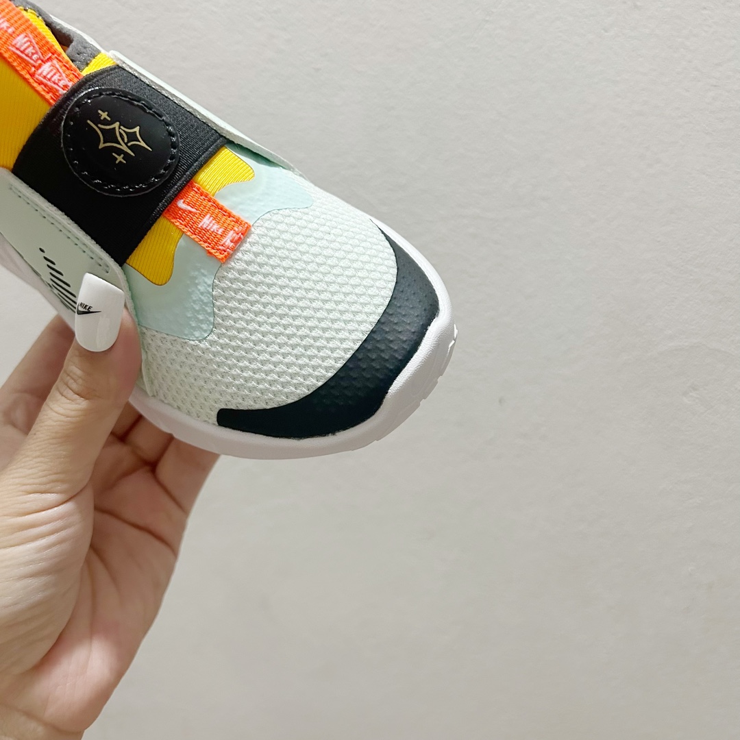 图片[4]-📍301浅绿 NK赤足一脚蹬儿童跑步鞋🦶 尺码：23.5-37码 充满活力与朝气的配色😍 一脚蹬款式超级好穿[得意] 耐磨防滑大底，脚感超赞👍🏻 脚面和后跟处都增加了弹力松紧带，防止掉鞋，同时脚背高的宝宝不用担心压脚面~👏给予宝宝在成长中的双脚保护性和灵动感受！💗-选品中心