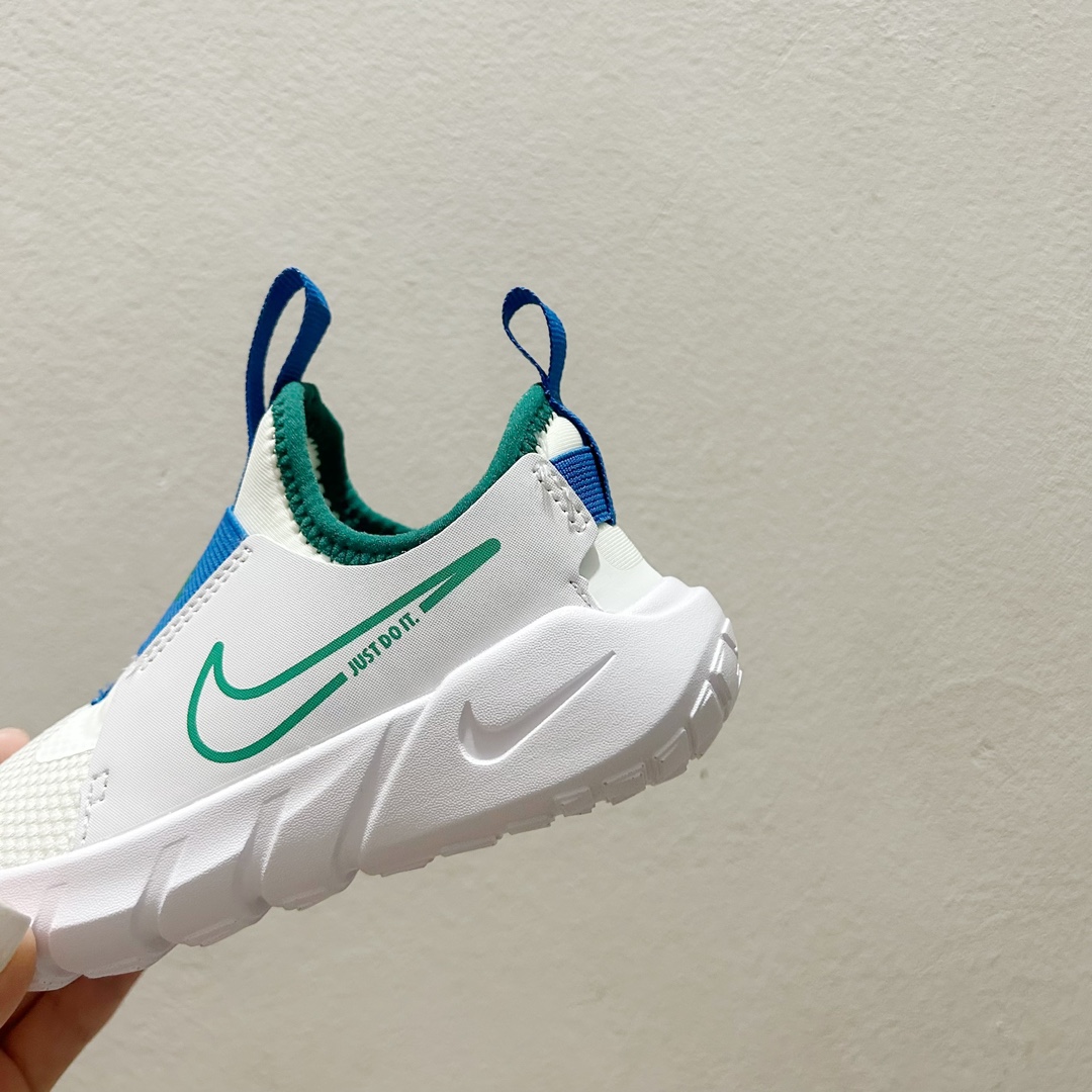 图片[7]-📍102白绿 NK赤足一脚蹬儿童跑步鞋🦶 尺码：23.5-37码 充满活力与朝气的配色😍 一脚蹬款式超级好穿[得意] 耐磨防滑大底，脚感超赞👍🏻 脚面和后跟处都增加了弹力松紧带，防止掉鞋，同时脚背高的宝宝不用担心压脚面~👏给予宝宝在成长中的双脚保护性和灵动感受！💗-选品中心