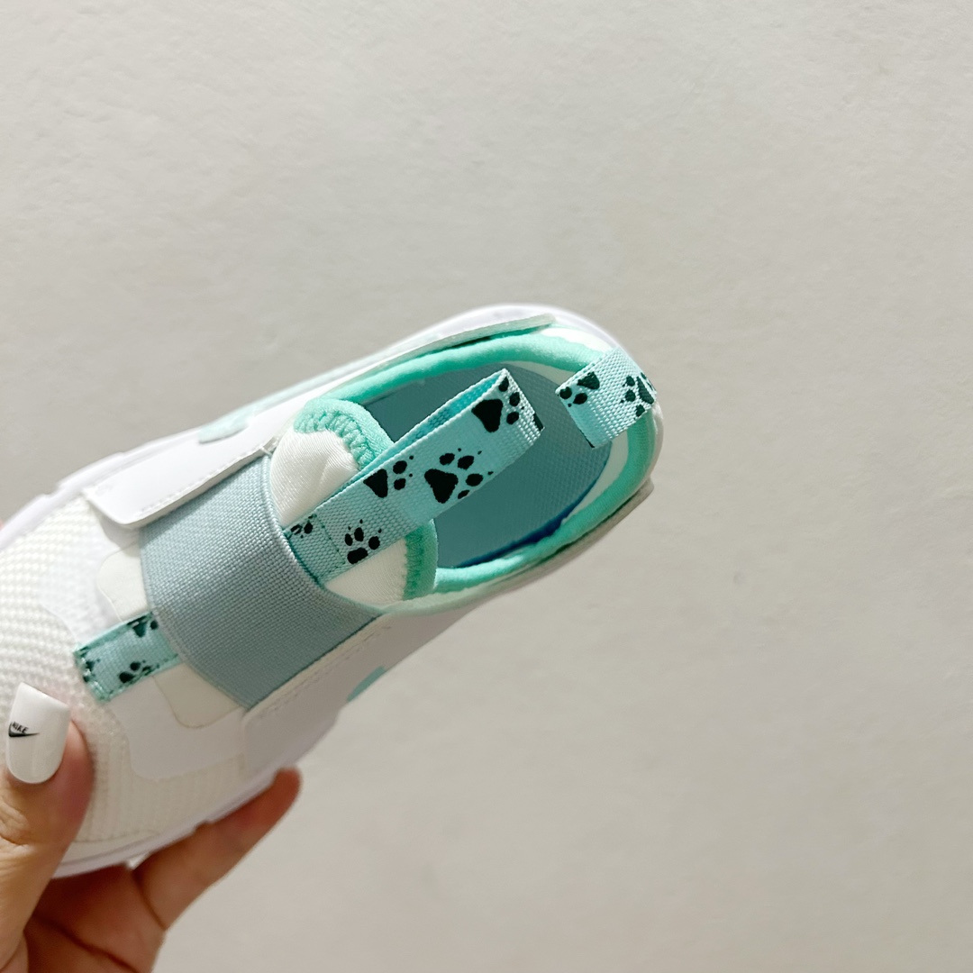 图片[6]-📍100白蓝勾 NK赤足一脚蹬儿童跑步鞋🦶 尺码：23.5-37码 充满活力与朝气的配色😍 一脚蹬款式超级好穿[得意] 耐磨防滑大底，脚感超赞👍🏻 脚面和后跟处都增加了弹力松紧带，防止掉鞋，同时脚背高的宝宝不用担心压脚面~👏给予宝宝在成长中的双脚保护性和灵动感受！💗-选品中心
