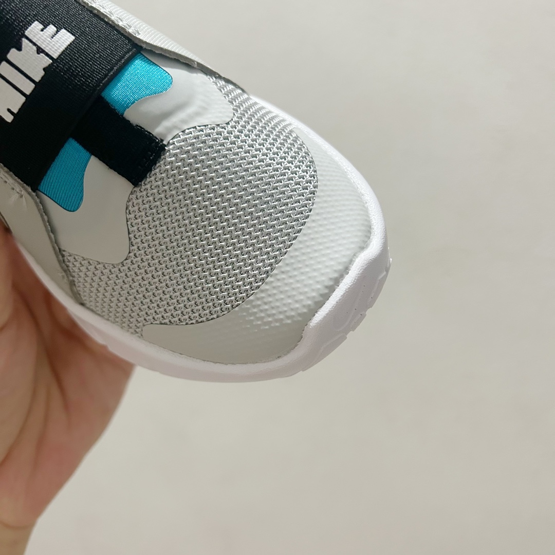 图片[4]-📍008灰蓝 NK赤足一脚蹬儿童跑步鞋🦶 尺码：23.5-37码 充满活力与朝气的配色😍 一脚蹬款式超级好穿[得意] 耐磨防滑大底，脚感超赞👍🏻 脚面和后跟处都增加了弹力松紧带，防止掉鞋，同时脚背高的宝宝不用担心压脚面~👏给予宝宝在成长中的双脚保护性和灵动感受！💗-选品中心