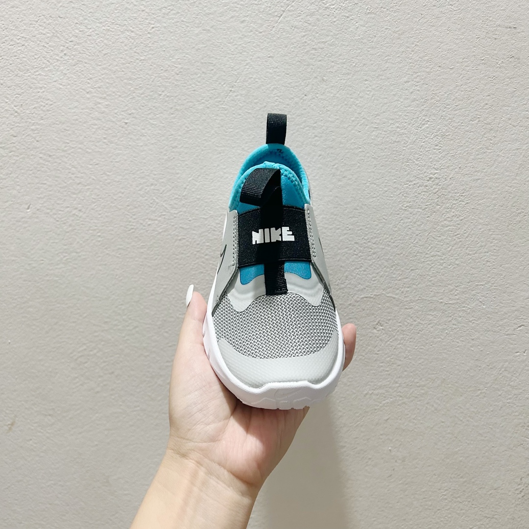 图片[2]-📍008灰蓝 NK赤足一脚蹬儿童跑步鞋🦶 尺码：23.5-37码 充满活力与朝气的配色😍 一脚蹬款式超级好穿[得意] 耐磨防滑大底，脚感超赞👍🏻 脚面和后跟处都增加了弹力松紧带，防止掉鞋，同时脚背高的宝宝不用担心压脚面~👏给予宝宝在成长中的双脚保护性和灵动感受！💗-选品中心
