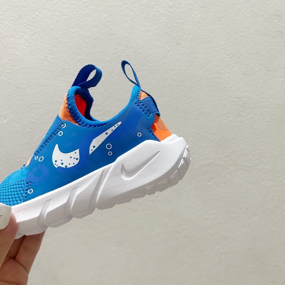 图片[7]-📍400海洋蓝 NK赤足一脚蹬儿童跑步鞋🦶 尺码：23.5-37码 充满活力与朝气的配色😍 一脚蹬款式超级好穿[得意] 耐磨防滑大底，脚感超赞👍🏻 脚面和后跟处都增加了弹力松紧带，防止掉鞋，同时脚背高的宝宝不用担心压脚面~👏给予宝宝在成长中的双脚保护性和灵动感受！💗-选品中心