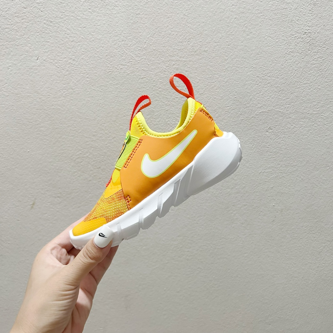 图片[3]-📍800黄色 NK赤足一脚蹬儿童跑步鞋🦶 尺码：23.5-37码 充满活力与朝气的配色😍 一脚蹬款式超级好穿[得意] 耐磨防滑大底，脚感超赞👍🏻 脚面和后跟处都增加了弹力松紧带，防止掉鞋，同时脚背高的宝宝不用担心压脚面~👏给予宝宝在成长中的双脚保护性和灵动感受！💗-选品中心