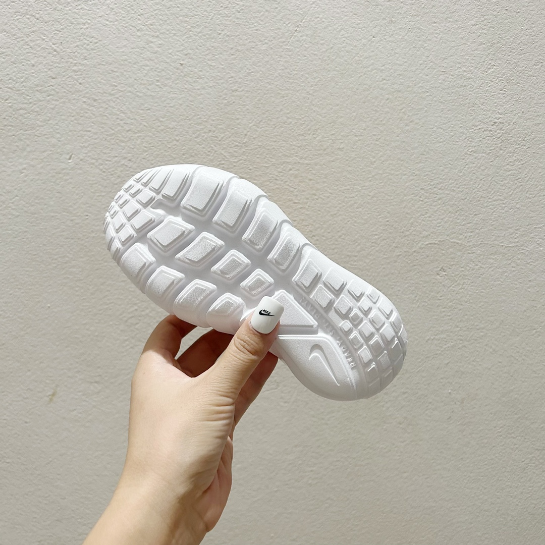 图片[8]-📍800黄色 NK赤足一脚蹬儿童跑步鞋🦶 尺码：23.5-37码 充满活力与朝气的配色😍 一脚蹬款式超级好穿[得意] 耐磨防滑大底，脚感超赞👍🏻 脚面和后跟处都增加了弹力松紧带，防止掉鞋，同时脚背高的宝宝不用担心压脚面~👏给予宝宝在成长中的双脚保护性和灵动感受！💗-选品中心