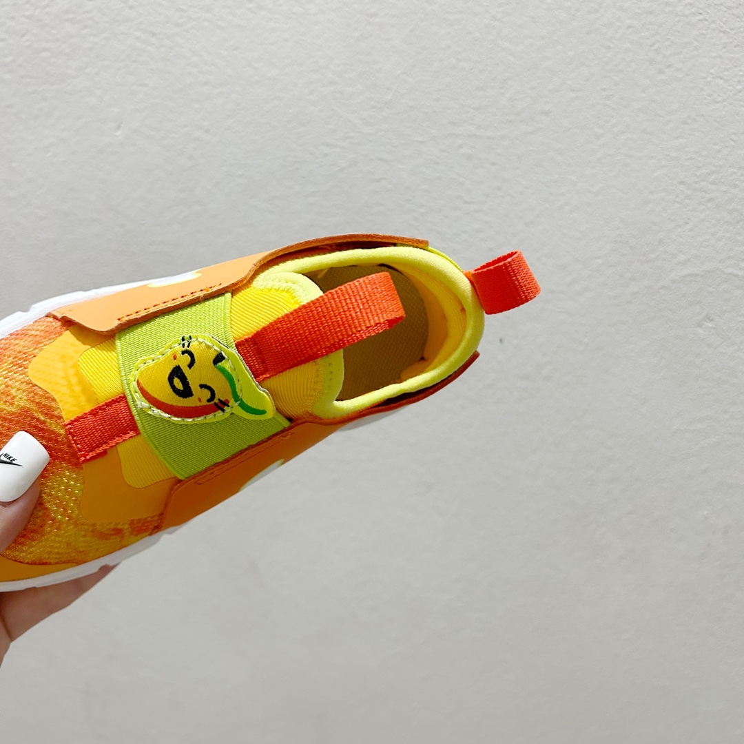 图片[6]-📍800黄色 NK赤足一脚蹬儿童跑步鞋🦶 尺码：23.5-37码 充满活力与朝气的配色😍 一脚蹬款式超级好穿[得意] 耐磨防滑大底，脚感超赞👍🏻 脚面和后跟处都增加了弹力松紧带，防止掉鞋，同时脚背高的宝宝不用担心压脚面~👏给予宝宝在成长中的双脚保护性和灵动感受！💗-选品中心