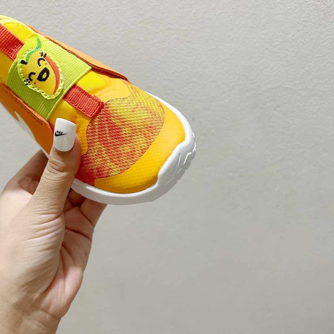 图片[4]-📍800黄色 NK赤足一脚蹬儿童跑步鞋🦶 尺码：23.5-37码 充满活力与朝气的配色😍 一脚蹬款式超级好穿[得意] 耐磨防滑大底，脚感超赞👍🏻 脚面和后跟处都增加了弹力松紧带，防止掉鞋，同时脚背高的宝宝不用担心压脚面~👏给予宝宝在成长中的双脚保护性和灵动感受！💗-选品中心
