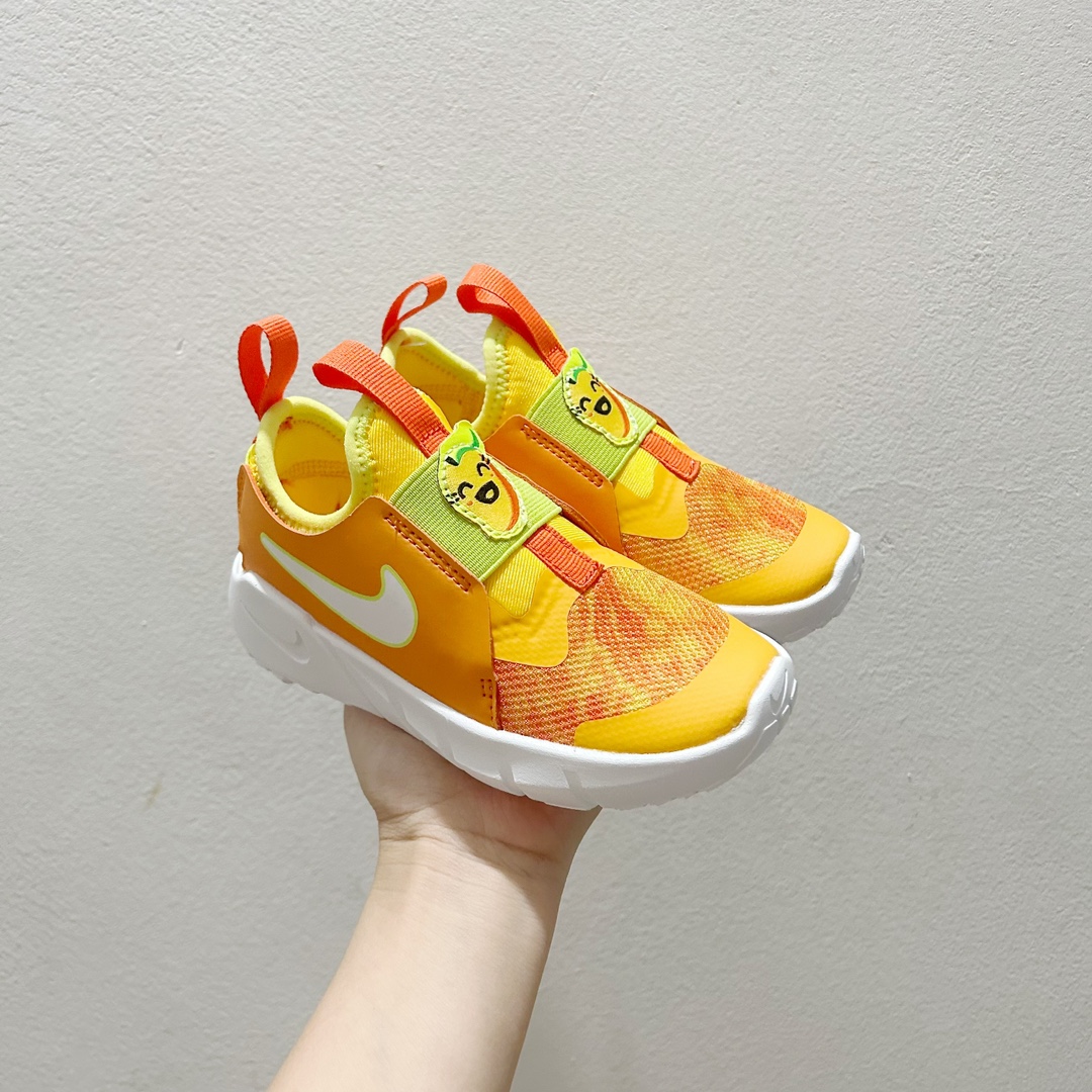 图片[9]-📍800黄色 NK赤足一脚蹬儿童跑步鞋🦶 尺码：23.5-37码 充满活力与朝气的配色😍 一脚蹬款式超级好穿[得意] 耐磨防滑大底，脚感超赞👍🏻 脚面和后跟处都增加了弹力松紧带，防止掉鞋，同时脚背高的宝宝不用担心压脚面~👏给予宝宝在成长中的双脚保护性和灵动感受！💗-选品中心