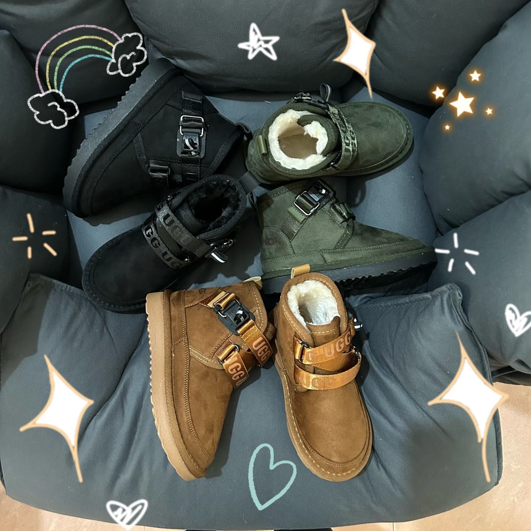 图片[9]-🚦配色合集🔻 🔗UGG王一博同款卡扣儿童雪地靴 尺码：26-37码 👧💃 这双UGG王一博同款卡扣儿童雪地靴完美融合时尚与舒适，让你的宝贝在冰天雪地中充满自信和温暖。秉承UGG一贯的精湛工艺，这双雪地靴以最优质的材料亲肤设计，为宝贝的每一天都带来无与伦比的舒适体验。✨ ❄️❄️ 不仅如此，这款UGG王一博同款卡扣儿童雪地靴还具备防滑和保暖的特点，给宝贝们打造一个温暖隔绝寒冷的周围环境，让他们在雪地里畅快玩耍，驰骋自由。❄️❄️ 🌈💕 设计师独特的心思让这款靴子更吸睛，卡扣装饰点缀在雪地靴的侧面，时尚简约又富有个性。无论是搭配冬季套装还是牛仔裤，都能增添小宝贝的俏皮与时尚感。🌟-选品中心