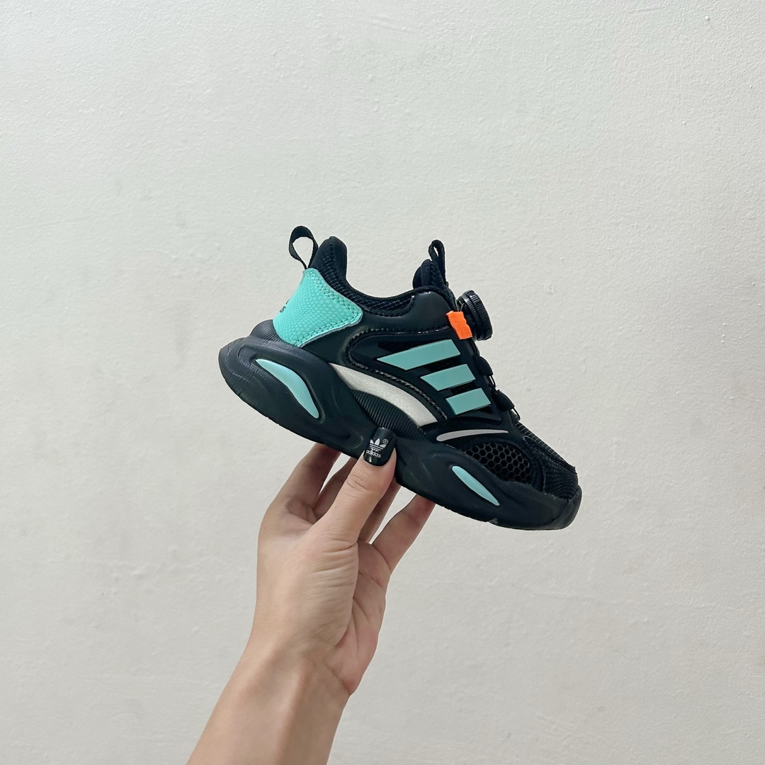 📍黑绿 AD旋转纽扣儿童老爹鞋 尺码：28-37码 旋转扣设计，方便小朋友穿脱，鞋身超多透气孔包裹性舒适度拉满！中底设计不光提高整体颜值，还让脚感更软弹！运动一定要穿它！脚感绝了！-选品中心