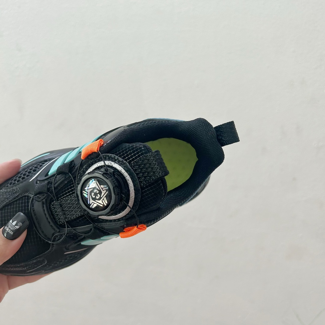 图片[6]-📍黑绿 AD旋转纽扣儿童老爹鞋 尺码：28-37码 旋转扣设计，方便小朋友穿脱，鞋身超多透气孔包裹性舒适度拉满！中底设计不光提高整体颜值，还让脚感更软弹！运动一定要穿它！脚感绝了！-选品中心