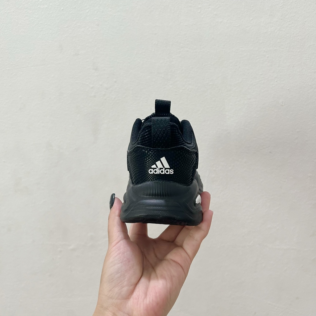 图片[5]-📍黑白 AD旋转纽扣儿童老爹鞋 尺码：28-37码 旋转扣设计，方便小朋友穿脱，鞋身超多透气孔包裹性舒适度拉满！中底设计不光提高整体颜值，还让脚感更软弹！运动一定要穿它！脚感绝了！-选品中心