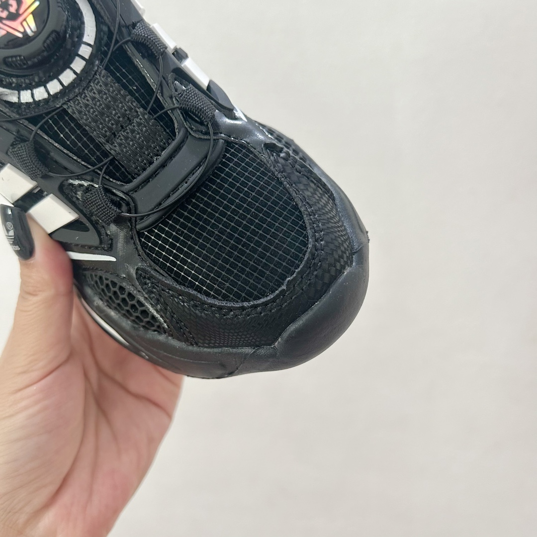 图片[4]-📍黑白 AD旋转纽扣儿童老爹鞋 尺码：28-37码 旋转扣设计，方便小朋友穿脱，鞋身超多透气孔包裹性舒适度拉满！中底设计不光提高整体颜值，还让脚感更软弹！运动一定要穿它！脚感绝了！-选品中心