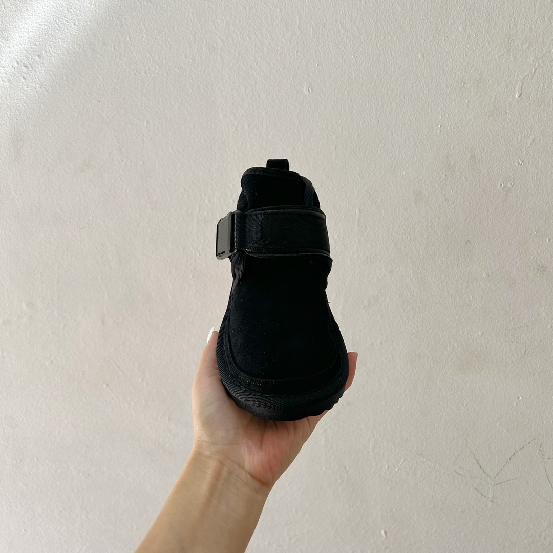 图片[3]-调UGG纽姆搭扣儿童雪地靴28-37码 这双儿童雪地靴不仅外观可爱，还采用了顶级双面羊皮和纽姆绒内里，为宝贝们带来了无与伦比的暖意和舒适感受。-选品中心