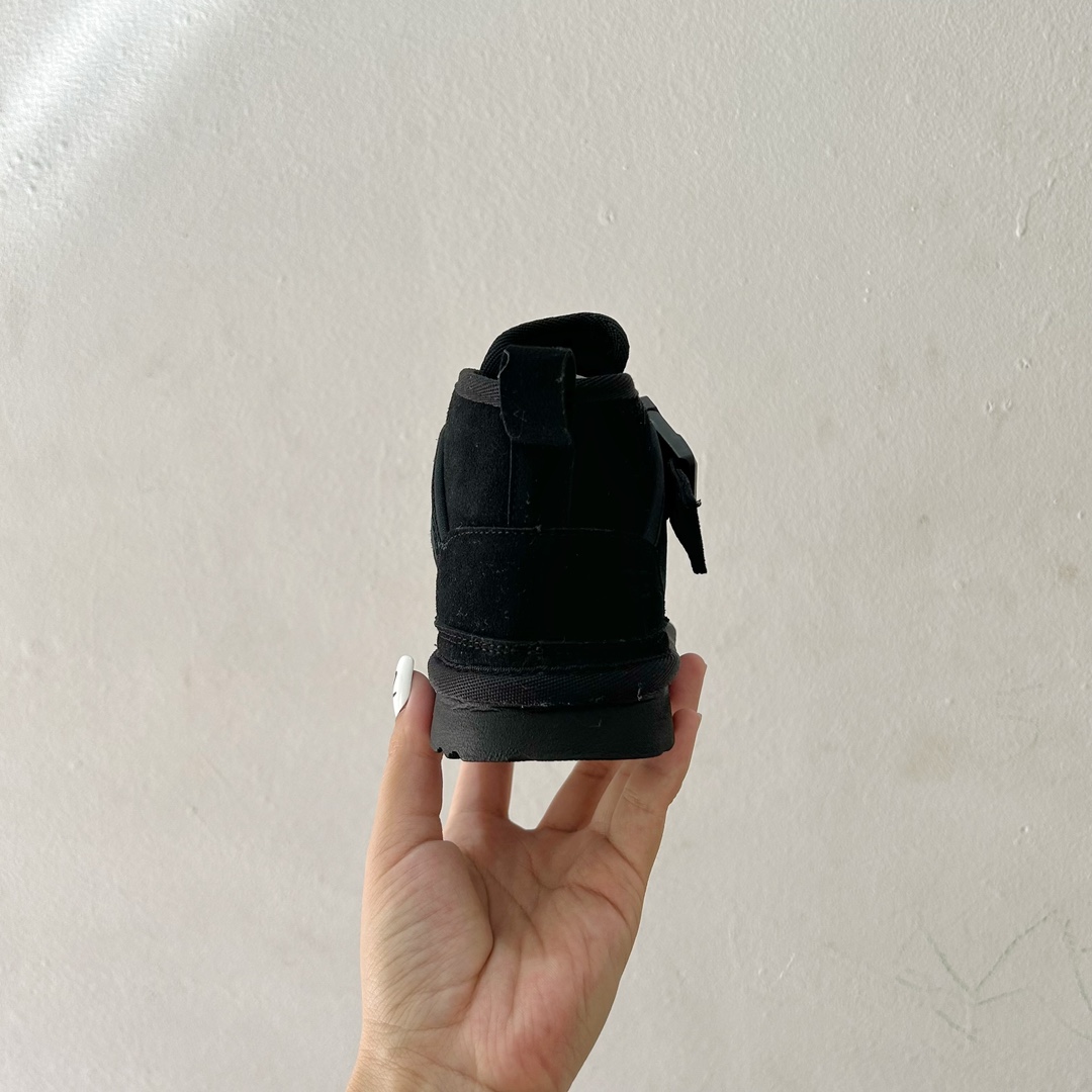 图片[6]-调UGG纽姆搭扣儿童雪地靴28-37码 这双儿童雪地靴不仅外观可爱，还采用了顶级双面羊皮和纽姆绒内里，为宝贝们带来了无与伦比的暖意和舒适感受。-选品中心