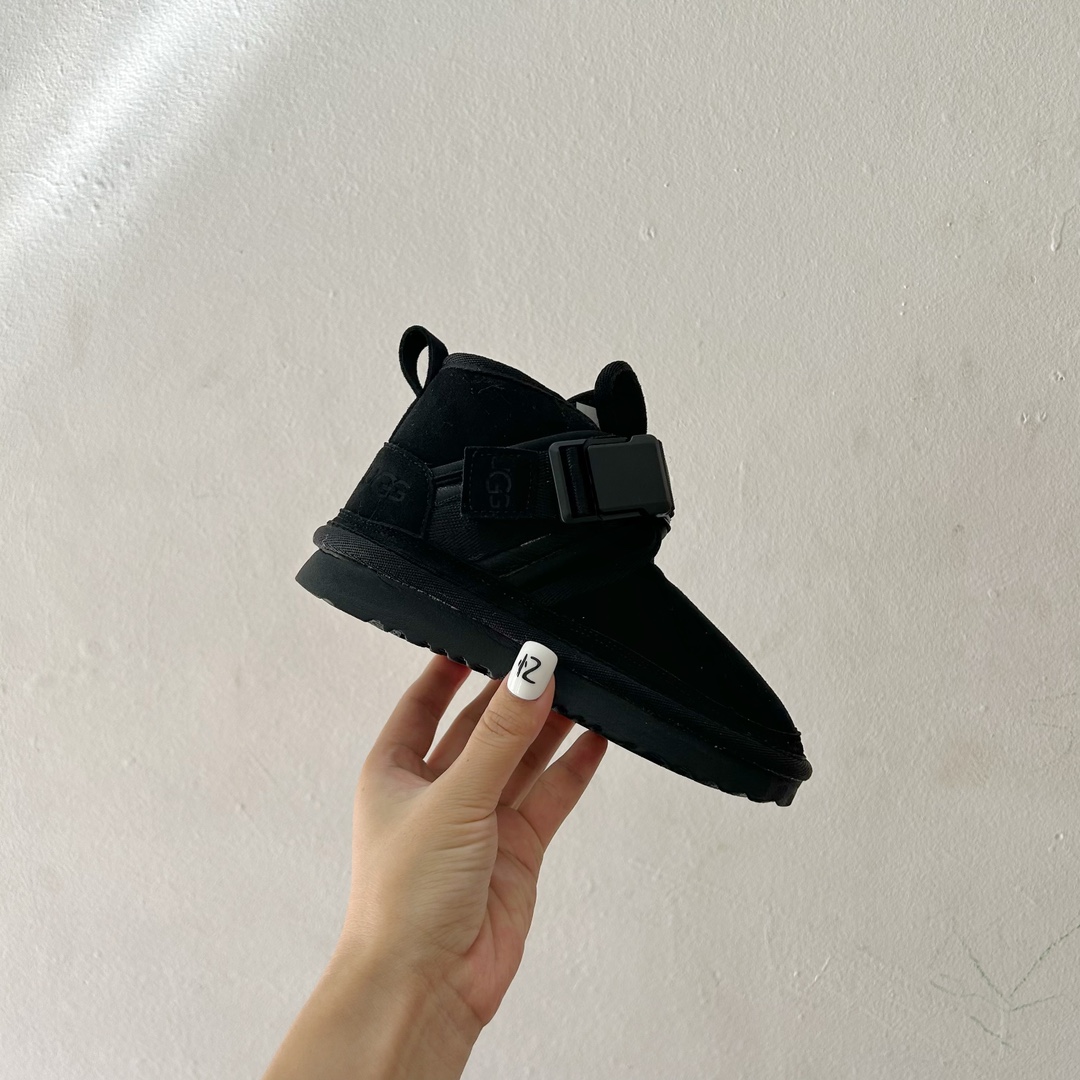 图片[2]-调UGG纽姆搭扣儿童雪地靴28-37码 这双儿童雪地靴不仅外观可爱，还采用了顶级双面羊皮和纽姆绒内里，为宝贝们带来了无与伦比的暖意和舒适感受。-选品中心