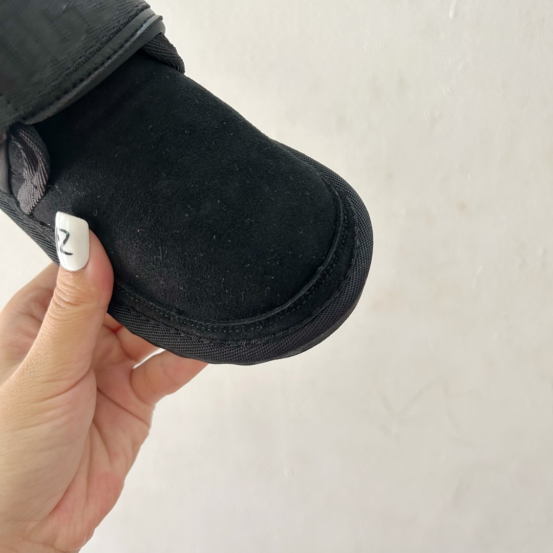 图片[5]-调UGG纽姆搭扣儿童雪地靴28-37码 这双儿童雪地靴不仅外观可爱，还采用了顶级双面羊皮和纽姆绒内里，为宝贝们带来了无与伦比的暖意和舒适感受。-选品中心