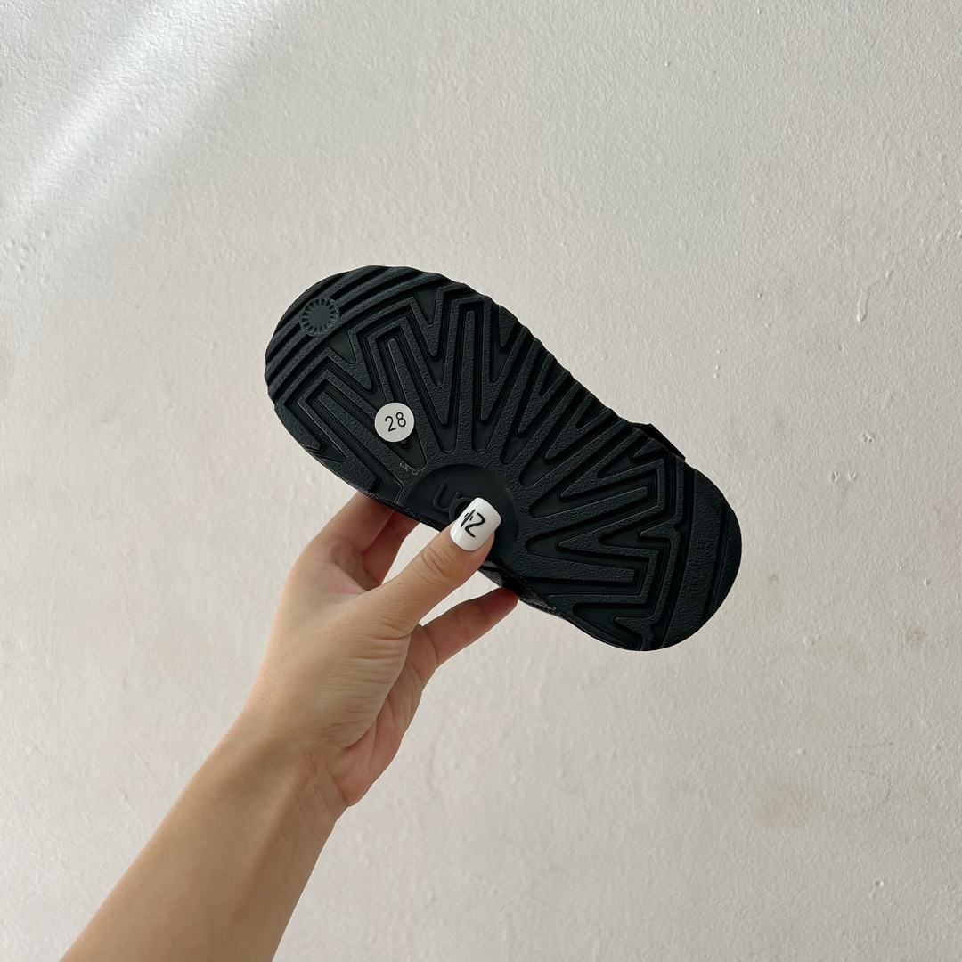 图片[9]-调UGG纽姆搭扣儿童雪地靴28-37码 这双儿童雪地靴不仅外观可爱，还采用了顶级双面羊皮和纽姆绒内里，为宝贝们带来了无与伦比的暖意和舒适感受。-选品中心