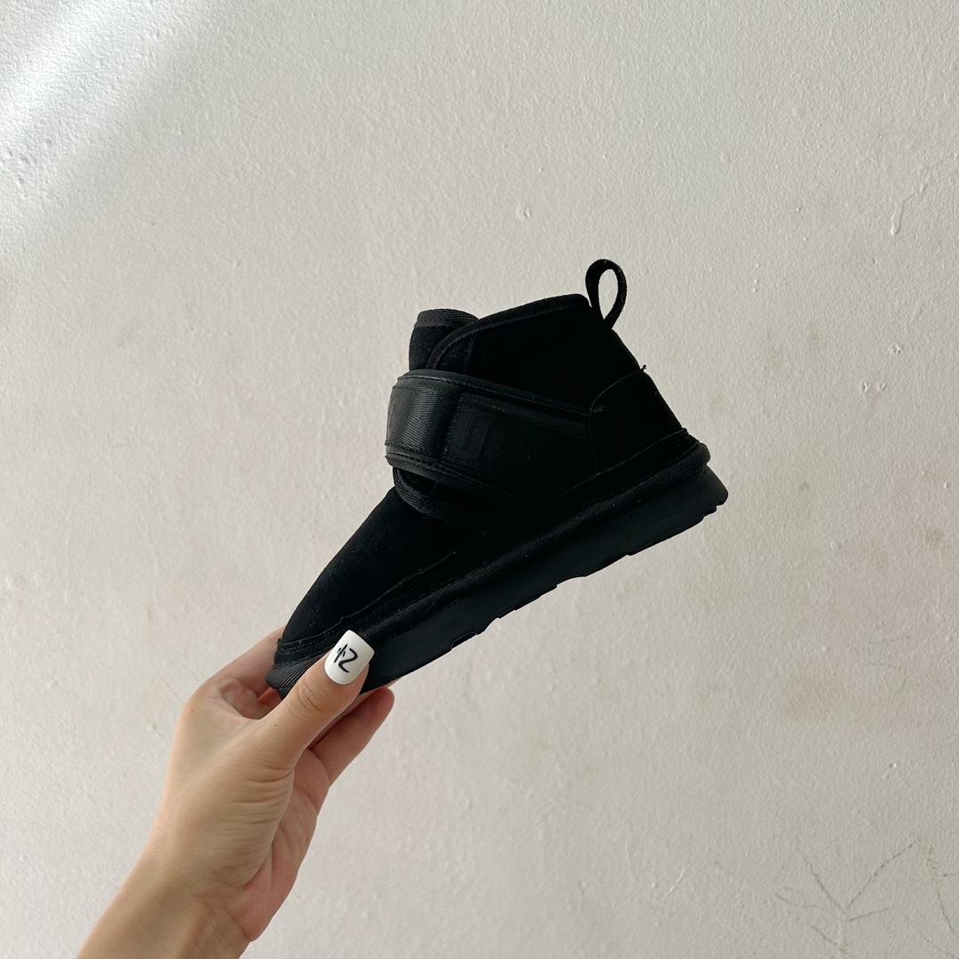 图片[4]-调UGG纽姆搭扣儿童雪地靴28-37码 这双儿童雪地靴不仅外观可爱，还采用了顶级双面羊皮和纽姆绒内里，为宝贝们带来了无与伦比的暖意和舒适感受。-选品中心