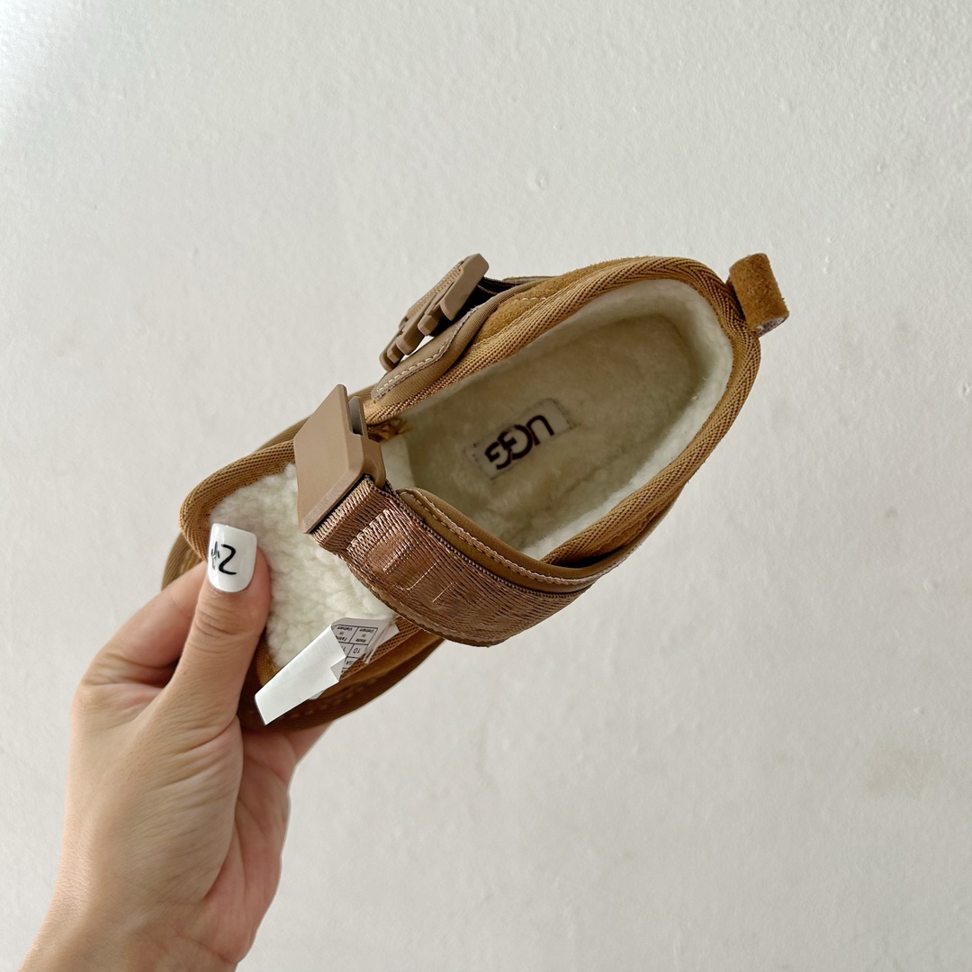 图片[7]-调UGG纽姆搭扣儿童雪地靴28-37码 这双儿童雪地靴不仅外观可爱，还采用了顶级双面羊皮和纽姆绒内里，为宝贝们带来了无与伦比的暖意和舒适感受。-选品中心