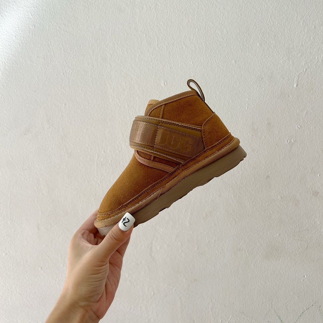 图片[4]-调UGG纽姆搭扣儿童雪地靴28-37码 这双儿童雪地靴不仅外观可爱，还采用了顶级双面羊皮和纽姆绒内里，为宝贝们带来了无与伦比的暖意和舒适感受。-选品中心